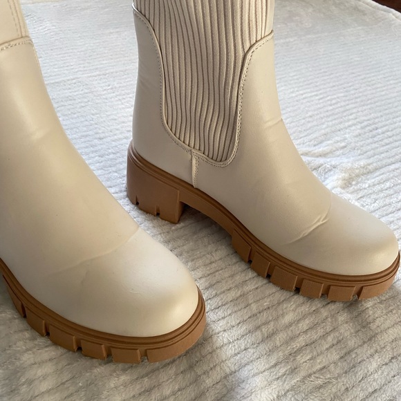 QUPID Off White Boots | 5 - Picture 4 of 6